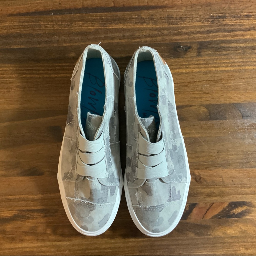 NWOT Blowfish Camo Sneakers Size 8